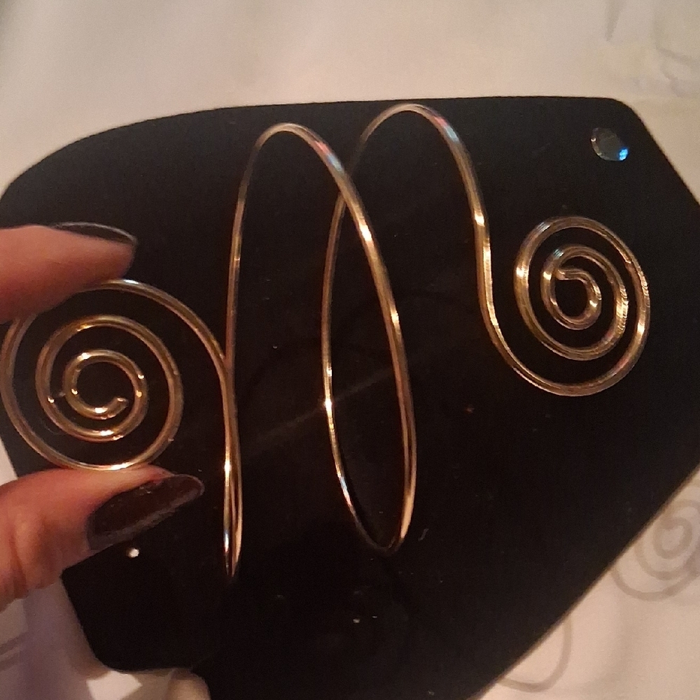 Gold Spiral Wire Bracelet - Picture 3 of 7